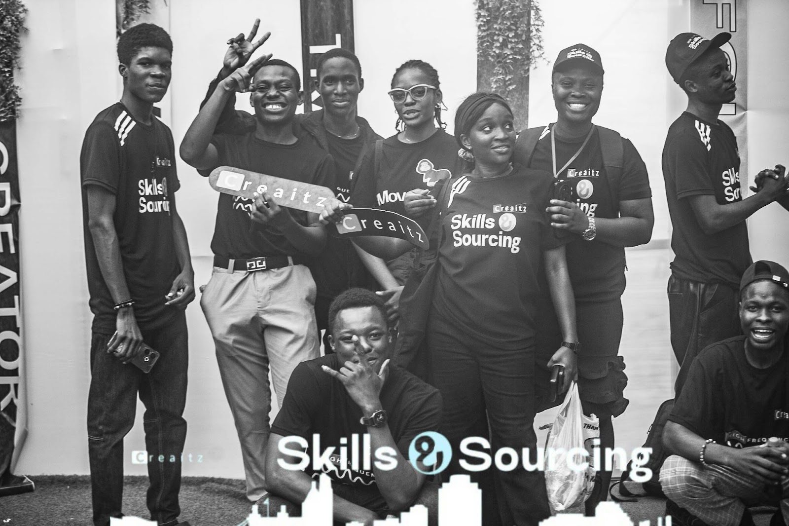 Image depicting the attendees taking pictures at the end of the S.a.S event.